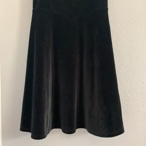 Urban Outfitters Black Velvet Straight-Neck Mini Dress thumbnail 5