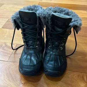 UGG Women's Boots S/N 1906 Adirondack II Leather‎ Sheepskin Waterproof size 6 thumbnail 1