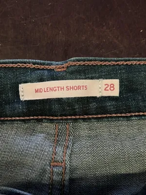 Levi's Shorts Womens 28 Blue Denim Bermuda Cuffed Mid Length 5 Pocket Casual thumbnail 3