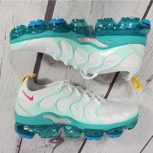 EUC Nike Women's Size 8.5 White Mint Air Vapormax Plus Running Shoes thumbnail 3