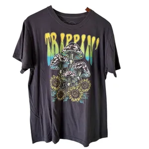 Obsessive Love Trippin'‎ Mushroom Graphic Tee Sunflower Print Top Size L thumbnail 5