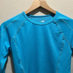 The North Face Women's Aqua Long Sleeve Top thumbnail 2