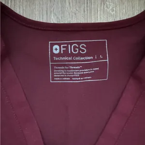 FIGS Casma™ Three-Pocket Scrub Top thumbnail 2