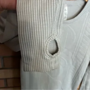 Lululemon Rest Less Pullover Heathered Silver Spoon Knit Size 2 thumbnail 4