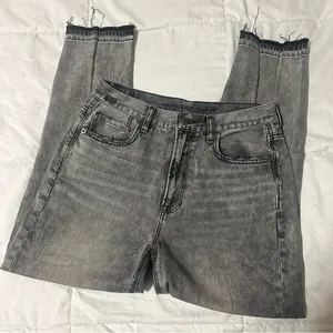 American Eagle Distressed Mom Jeans Size 6 Short thumbnail 4
