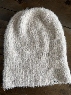 Abercrombie & Fitch Fuzzy Knit Beanie Womens‎ Size OS Cream Slouchy Soft Eyelash thumbnail 1