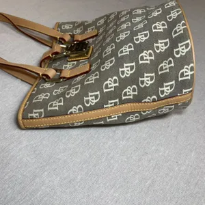 Dooney & Bourke | Vintage Tan and Gray Signature Classic Bucket Bag thumbnail 5