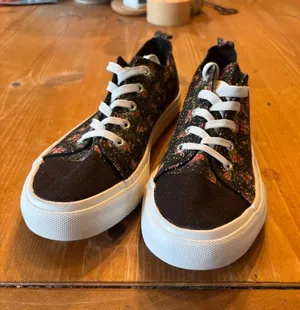 Serra womens floral polka dot canvas sneakers black 8 thumbnail 1