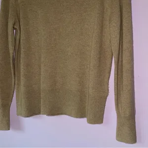J Crew Size M Tan Cashmere Sweater Crew Minimalist Contemporary Capsule thumbnail 3