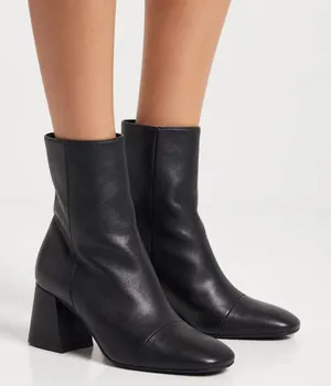 Free People Black Supple Leather Square Cap Toe Block Heel Ankle Boots‎ Size 10 thumbnail 1