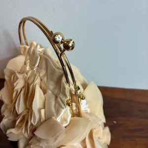 Elegant Clasp Flower Clutch Evening Bag Champagne Gold Chain thumbnail 5