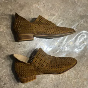 Catherine Malandrino brown booties size 10 In great condition thumbnail 2