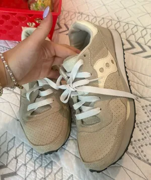 Saucony beige shoes  thumbnail 1