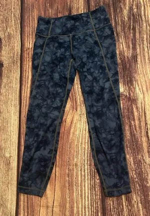 Women’s Athleta Tie Dye Navy Leggings Size Small thumbnail 1