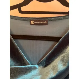 Valerie Bertinelli Teal Blue Velvet Long Sleeve Draped Top For Women thumbnail 2