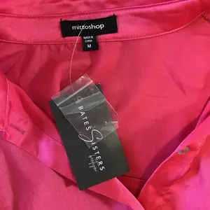 NWT Boutique Hot Pink Women Medium Satin Long Sleeve‎ Collared Button Up Top thumbnail 8
