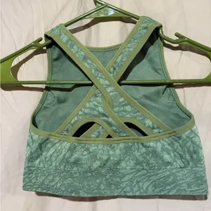 Gymshark Adapt Camo Seamless Sports Bra thumbnail 3