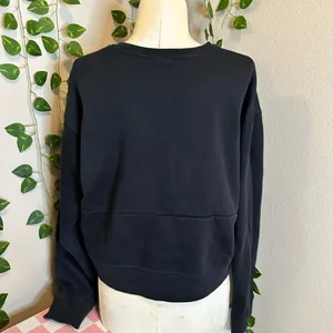 Womens Columbia black and white cropped crewneck size medium thumbnail 5