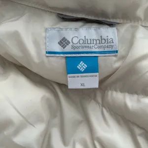 COLUMBIA puffer coat - needs some TLC ❄️ thumbnail 9