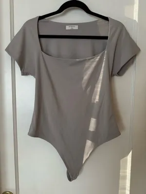 Babaton Square-neck cap-sleeve bodysuit. thumbnail 1