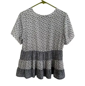 Paper Crane Womens Tiered Floral Top Green boho Blouse Medium M thumbnail 4