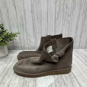 Womens Size 38 US7 UGG Classic Brown Suede Perforated Ankle Booties thumbnail 3
