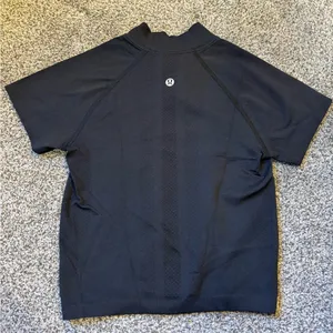 Lululemon Cropped Swiftly Top thumbnail 3