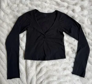 Brandy Melville Gina Top Long Sleeve Black thumbnail 1