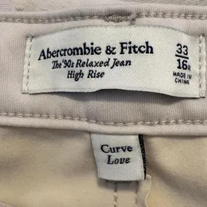 Abercrombie Curve Love 90s Relaxed Jean 33/16R Cream Faux Leather NWT thumbnail 3