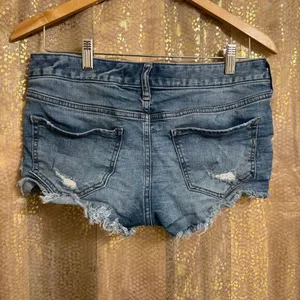 Express Shortie Relaxed Low Rise Cut Off Booty Shorts Size 4 thumbnail 2