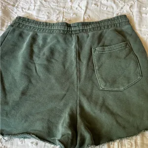 Selena Gomez Olive Green Cozy Single Soon Collection Single All The Way thumbnail 4