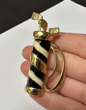 Golf Bag With Clubs Gold Tone Cream/Black Brooch Pin Golfing Perfect For Golfer thumbnail 7