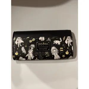 Loungefly Harry Potter HOGWARTS Magical Elements Wallet Black‎ White Gold Bifold thumbnail 2