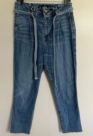 Hollister Jeans Curvy Ultra High Rise Mom Jeans Belted Raw Hem Size 7 Regular‎ thumbnail 1