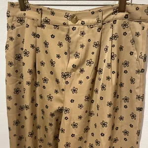 Le lis Floral Print Tan Pants thumbnail 5