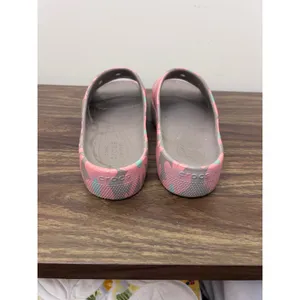 Crocs Classic Slide Sandals Womens 8 Taupe Pink Floral Daisy Print Slip On Shoes thumbnail 4