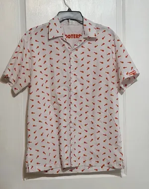 Hooters medium button up shirt sleeve chicken leg print thumbnail 1