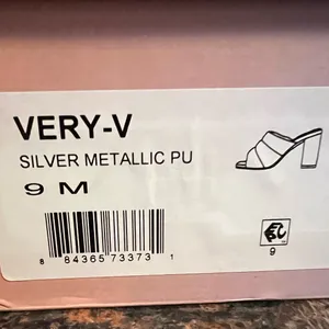Lisa Vicky Silver Metallic "Very Vicky" Cushion Women's Size 9M Mules Block Heel thumbnail 15
