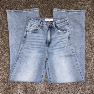 RISEN Women's Light Wash Flared Jeans Blue Stretch Mid Rise RDP5120 thumbnail 1