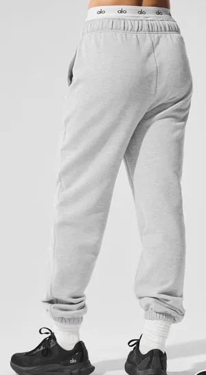 Accolade Alo Yoga Sweatpants heather grey thumbnail 2
