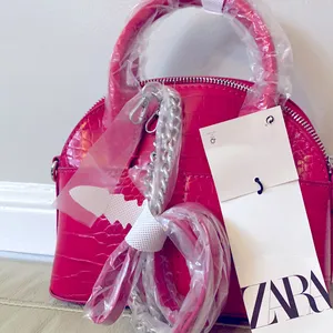 Zara Small Raspberry Pink Chain Crossbody Purse Bag NWT thumbnail 2