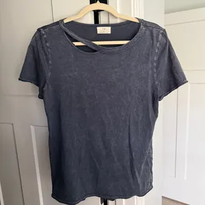 ANTHROPOLOGIE T.La Gray SHORT‎ SLEEVE MARIELA CUT-OUT TEE thumbnail 2