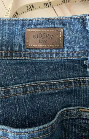 Lee Women’s Riders jeans dark wash straight leg 33 x 29 high rise stretch EUC thumbnail 9