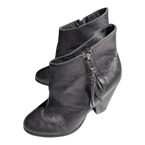 Steve Madden Arling Black Leather Almond Toe Tassel Zip Block Heel Ankle Boots 9 thumbnail 7