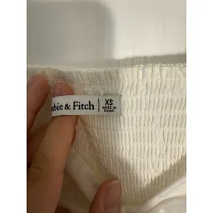 Abercrombie and Fitch White Cutout Crop Top Size XS thumbnail 2