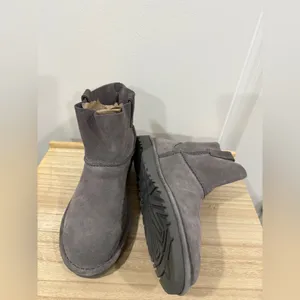 UGG Classic Mini Ankle Boots Womens 7 Gray Suede Shearling Lined Cozy thumbnail 7