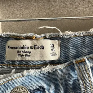 Abercrombie & Fitch Distressed Denim Jeans sz 10 thumbnail 2