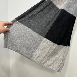 J Mclaughlin Jillie Scarf NWT $198 100$ Cashmere Knit Outerwear Grey Colorblock thumbnail 2