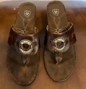 Ariat Flare T-Strap Wedge Leather Sandals Brown Womens size 6.5 Suede Footbeds thumbnail 1