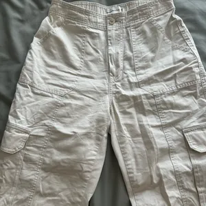 Abercrombie Women's Cream Relaxed Cargo Pants thumbnail 6